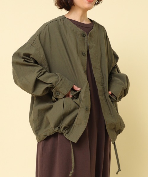 RNA-N（アールエヌエーエヌ）の「J2138 ノーカラーミリタリージャケット（ミリタリージャケット・レディース・ブラック/オリーブ/ナチュラル・FREE）」の3枚目の写真