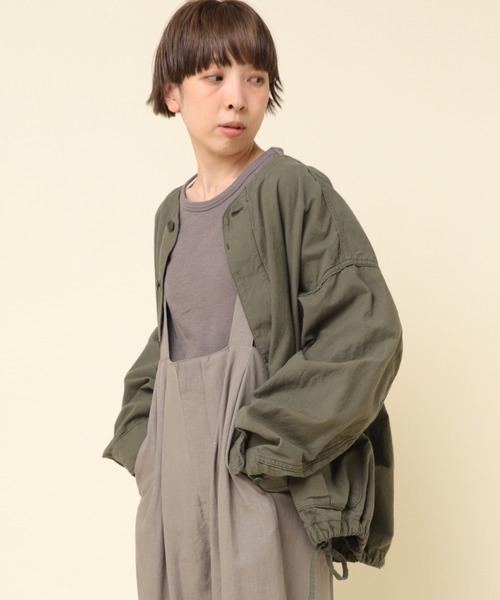 RNA-N（アールエヌエーエヌ）の「J2138 ノーカラーミリタリージャケット（ミリタリージャケット・レディース・ブラック/オリーブ/ナチュラル・FREE）」の10枚目の写真