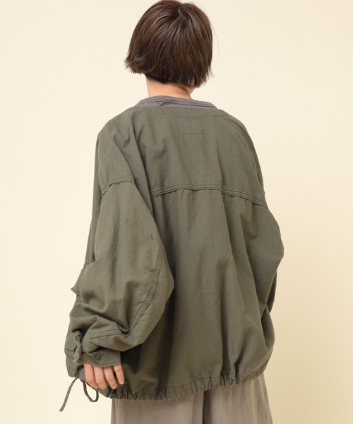 RNA-N（アールエヌエーエヌ）の「J2138 ノーカラーミリタリージャケット（ミリタリージャケット・レディース・ブラック/オリーブ/ナチュラル・FREE）」の11枚目の写真