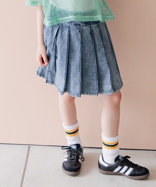 BAYFLOW（ベイフロー）の「[インナーパンツ付き♪]デニムプリーツスカート(KIDS)（スカート・キッズ・ブルー系/ブラック系・110cm/150cm/140cm/130cm/120cm）」の2枚目の写真
