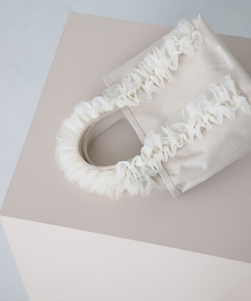 NATURAL BEAUTY BASIC(ナチュラルビューティーベーシック)の「◇フリフリハンドルトートバッグ(トートバッグ・レディース・ブラック/グレー/ベージュ/ピンク・フリ-)」の3枚目の写真