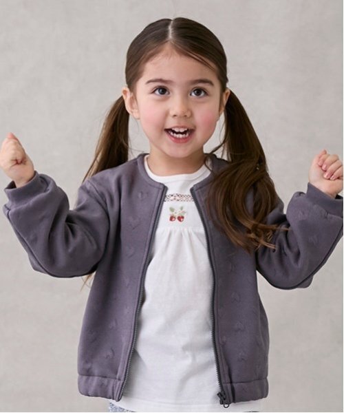 petit main（プティマイン）の「【リンク/花粉防止】ハートzip羽織り(キッズサイズ)（ノーカラージャケット・キッズ・ライトピンク/イエロー/オフホワイト/グレー・100cm/110cm/90cm/80ｃｍ/130cm/120cm）」の3枚目の写真