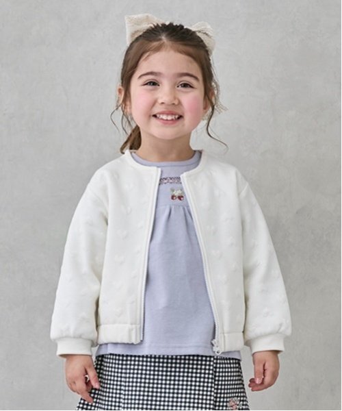 petit main（プティマイン）の「【リンク/花粉防止】ハートzip羽織り(キッズサイズ)（ノーカラージャケット・キッズ・ライトピンク/イエロー/オフホワイト/グレー・100cm/110cm/90cm/80ｃｍ/130cm/120cm）」の2枚目の写真