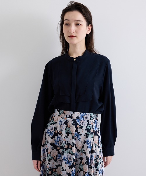 QUEENS COURT(クイーンズコート)の「ジョーゼットフロントヨークシャツブラウス≪手洗い可能≫(シャツ/ブラウス・レディース・ブラック/ネイビー/オフホワイト/ブルー・M)」の19枚目の写真