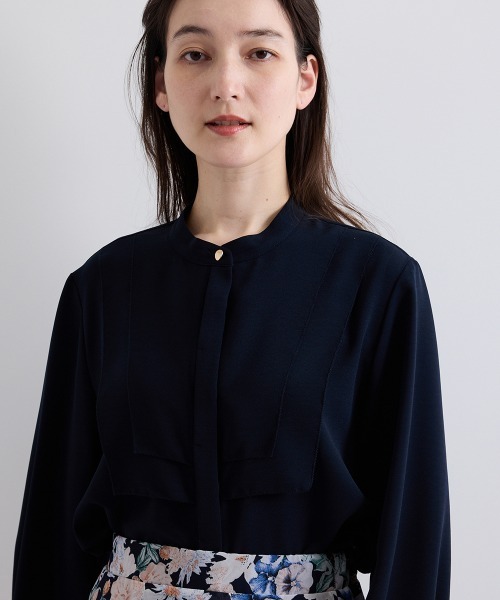 QUEENS COURT(クイーンズコート)の「ジョーゼットフロントヨークシャツブラウス≪手洗い可能≫(シャツ/ブラウス・レディース・ブラック/ネイビー/オフホワイト/ブルー・M)」の21枚目の写真
