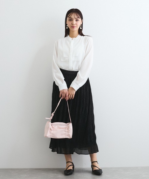QUEENS COURT(クイーンズコート)の「ジョーゼットフロントヨークシャツブラウス≪手洗い可能≫(シャツ/ブラウス・レディース・ブラック/ネイビー/オフホワイト/ブルー・M)」の5枚目の写真