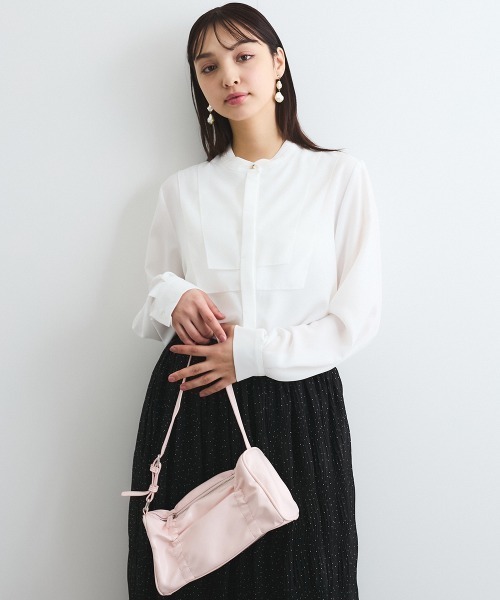 QUEENS COURT(クイーンズコート)の「ジョーゼットフロントヨークシャツブラウス≪手洗い可能≫(シャツ/ブラウス・レディース・ブラック/ネイビー/オフホワイト/ブルー・M)」の6枚目の写真