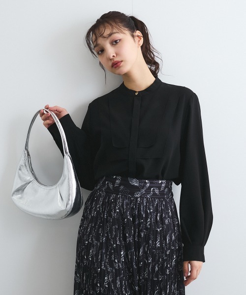 QUEENS COURT(クイーンズコート)の「ジョーゼットフロントヨークシャツブラウス≪手洗い可能≫(シャツ/ブラウス・レディース・ブラック/ネイビー/オフホワイト/ブルー・M)」の8枚目の写真