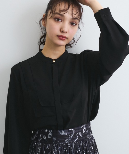 QUEENS COURT(クイーンズコート)の「ジョーゼットフロントヨークシャツブラウス≪手洗い可能≫(シャツ/ブラウス・レディース・ブラック/ネイビー/オフホワイト/ブルー・M)」の9枚目の写真