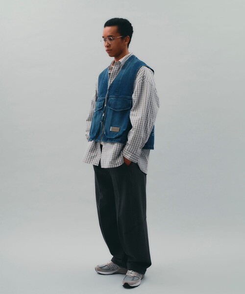 PUBLIC TOKYO（パブリックトウキョウ）の「【PUBLIC TOKYO × Wrangler】ROPELOGO JEAN VEST（ベスト・メンズ・ブラック/ダークインディゴブルー・FREE）」の10枚目の写真