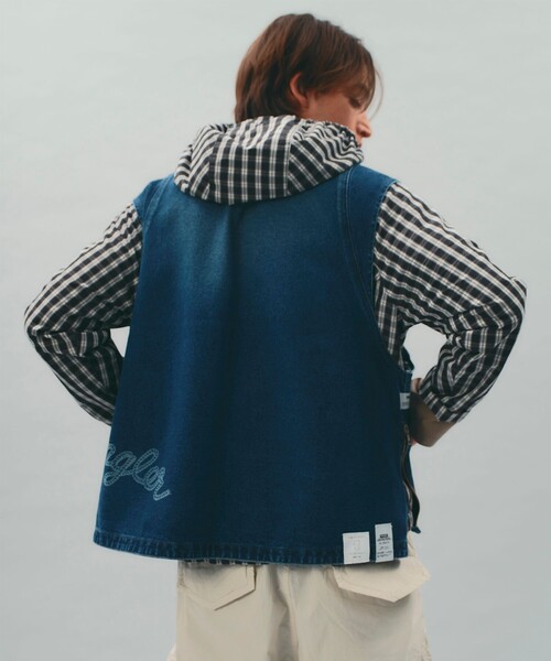 PUBLIC TOKYO（パブリックトウキョウ）の「【PUBLIC TOKYO × Wrangler】ROPELOGO JEAN VEST（ベスト・メンズ・ブラック/ダークインディゴブルー・FREE）」の7枚目の写真