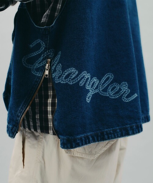 PUBLIC TOKYO（パブリックトウキョウ）の「【PUBLIC TOKYO × Wrangler】ROPELOGO JEAN VEST（ベスト・メンズ・ブラック/ダークインディゴブルー・FREE）」の6枚目の写真