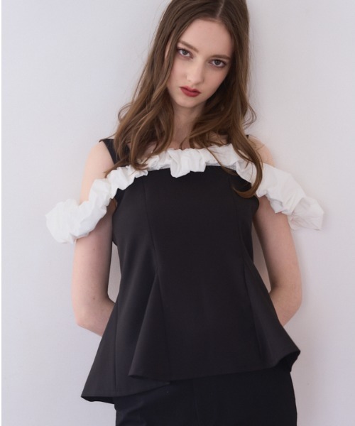 Meline M(メリンエム)の「Ruffle Accent Peplum Top ラッフルアクセントペプラムトップ(シャツ/ブラウス・レディース・ブラック・FREE)」の1枚目の写真