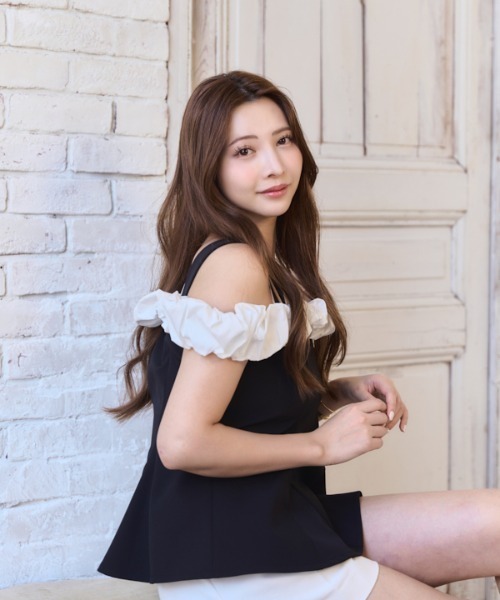 Meline M(メリンエム)の「Ruffle Accent Peplum Top ラッフルアクセントペプラムトップ(シャツ/ブラウス・レディース・ブラック・FREE)」の2枚目の写真