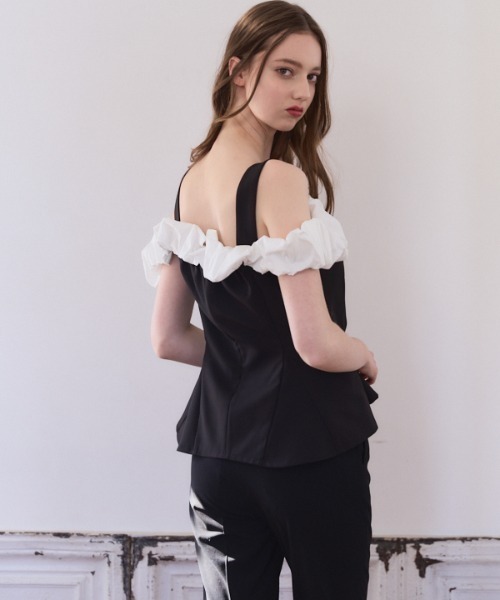 Meline M(メリンエム)の「Ruffle Accent Peplum Top ラッフルアクセントペプラムトップ(シャツ/ブラウス・レディース・ブラック・FREE)」の6枚目の写真