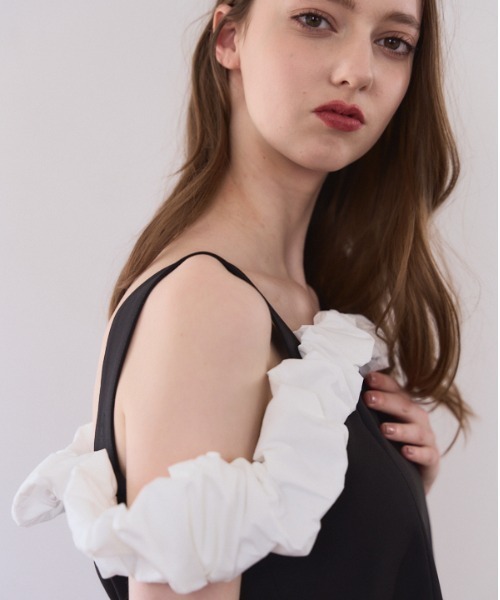 Meline M(メリンエム)の「Ruffle Accent Peplum Top ラッフルアクセントペプラムトップ(シャツ/ブラウス・レディース・ブラック・FREE)」の10枚目の写真