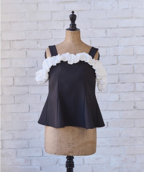 Meline M(メリンエム)の「Ruffle Accent Peplum Top ラッフルアクセントペプラムトップ(シャツ/ブラウス・レディース・ブラック・FREE)」の17枚目の写真