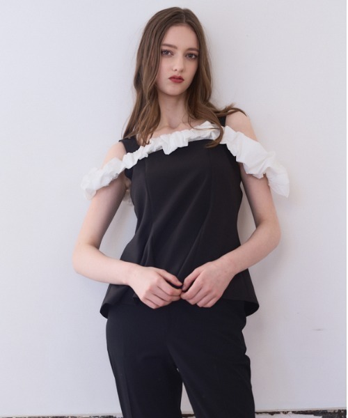Meline M(メリンエム)の「Ruffle Accent Peplum Top ラッフルアクセントペプラムトップ(シャツ/ブラウス・レディース・ブラック・FREE)」の14枚目の写真