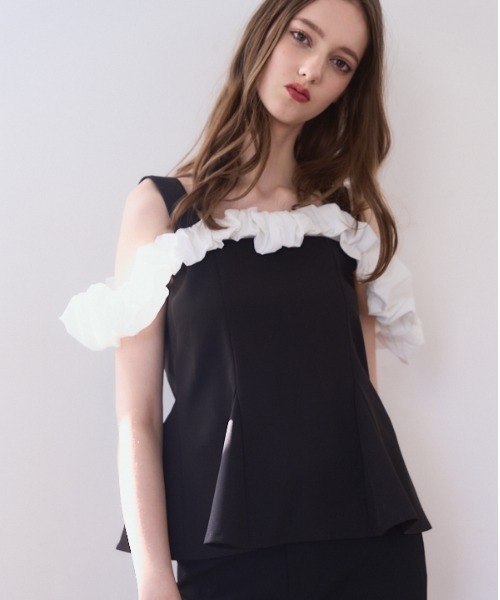 Meline M(メリンエム)の「Ruffle Accent Peplum Top ラッフルアクセントペプラムトップ(シャツ/ブラウス・レディース・ブラック・FREE)」の16枚目の写真