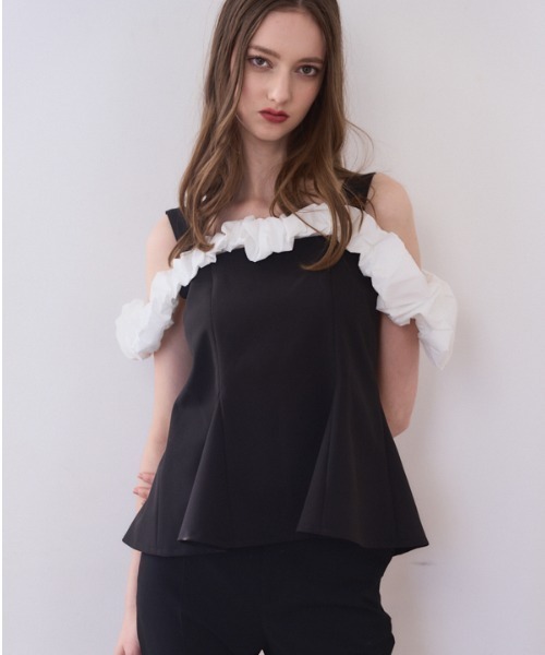Meline M(メリンエム)の「Ruffle Accent Peplum Top ラッフルアクセントペプラムトップ(シャツ/ブラウス・レディース・ブラック・FREE)」の5枚目の写真