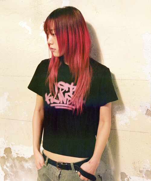 tシャツ A'GEM/9 × .kom 「ISTKUNST/イストクンスト」 IK TAG LOGO CROP TEE/IK TAG ロゴ クロップ半 A'GEM/9 × .kom 『ISTKUNST/イストクンスト』 IK TAG LOGO CROP