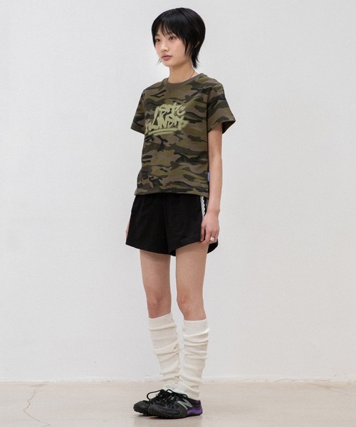 ISTKUNST(イストクンスト)の「A'GEM/9 × .kom 『ISTKUNST/イストクンスト』 IK TAG LOGO CROP TEE/IK TAG ロゴ クロップ半袖Tシャツ(Tシャツ/カットソー・レディース・グレー/ブラック/カモフラージュ・FREE)」の13枚目の写真