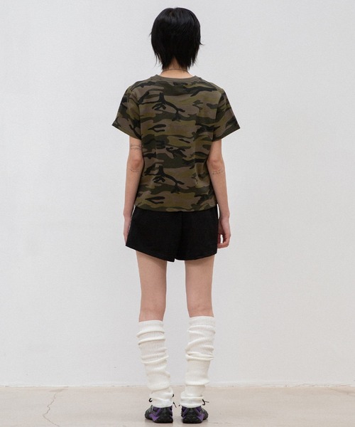 ISTKUNST(イストクンスト)の「A'GEM/9 × .kom 『ISTKUNST/イストクンスト』 IK TAG LOGO CROP TEE/IK TAG ロゴ クロップ半袖Tシャツ(Tシャツ/カットソー・レディース・グレー/ブラック/カモフラージュ・FREE)」の14枚目の写真
