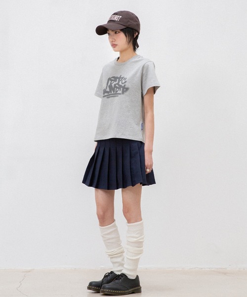 ISTKUNST(イストクンスト)の「A'GEM/9 × .kom 『ISTKUNST/イストクンスト』 IK TAG LOGO CROP TEE/IK TAG ロゴ クロップ半袖Tシャツ(Tシャツ/カットソー・レディース・グレー/ブラック/カモフラージュ・FREE)」の5枚目の写真