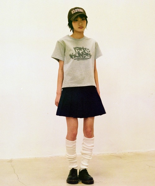 tシャツ A'GEM/9 × .kom 「ISTKUNST/イストクンスト」 IK TAG LOGO CROP TEE/IK TAG ロゴ クロップ半 A'GEM/9 × .kom 『ISTKUNST/イストクンスト』 IK TAG LOGO CROP