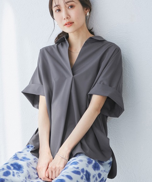 ROPE' PICNIC（ロペピクニック）の「スキッパーシャツブラウス/UVカット・接触冷感・防シワ（シャツ/ブラウス・レディース・ベージュ/チャコールグレー/オフホワイト/ブルー/サックスブルー・38）」の2枚目の写真
