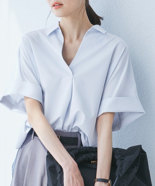 ROPE' PICNIC（ロペピクニック）の「スキッパーシャツブラウス/UVカット・接触冷感・防シワ（シャツ/ブラウス・レディース・ベージュ/チャコールグレー/オフホワイト/ブルー/サックスブルー・38）」の19枚目の写真