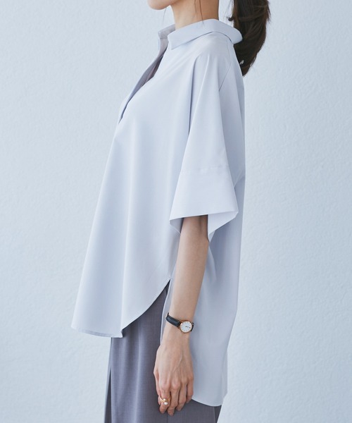 ROPE' PICNIC（ロペピクニック）の「スキッパーシャツブラウス/UVカット・接触冷感・防シワ（シャツ/ブラウス・レディース・ベージュ/チャコールグレー/オフホワイト/ブルー/サックスブルー・38）」の16枚目の写真