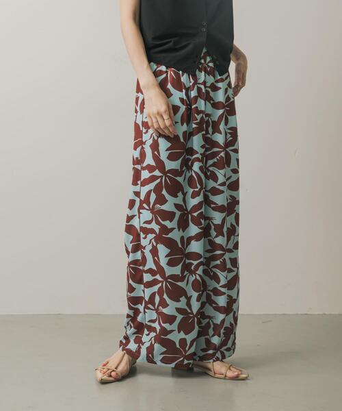 SENSE OF PLACE by URBAN RESEARCH（センスオブプレイスバイアーバンリサーチ）の「リーフプリントイージーパンツ（その他パンツ・レディース・ブラック系その他/ホワイト系その他/ブルー系その他・SMALL/MEDIUM）」の3枚目の写真