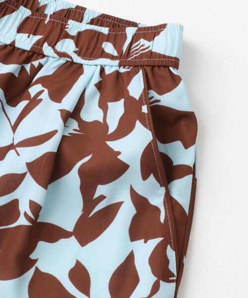 【美品】モノクロリーフ柄イージーパンツ andme パンツ リーフ柄イージーワイドパンツ レディース