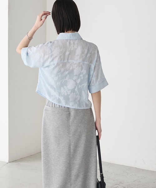 Sandro - sandro PARIS  レーヨン floralジャガード クロップド シャツ Floral motif shirt white / beige For Women | Sandro Paris