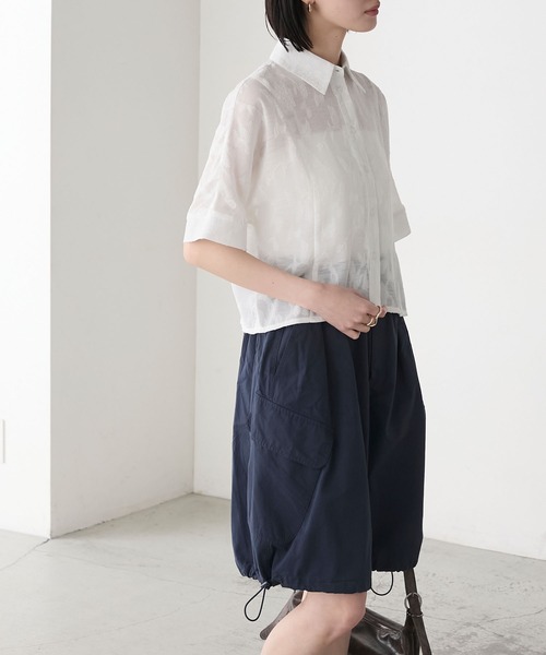 青と白の花柄クロップドシャツ セール】【forksy.】シアー フラワージャガード クロップド