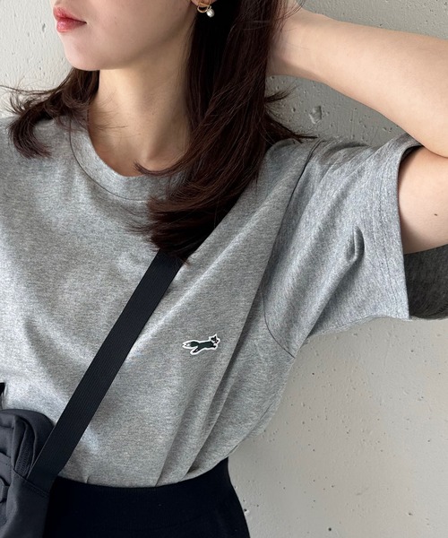 PENNEYS（ぺニーズ）の「【Penneys THE FOX】別注 キツネワッペン半袖Tシャツ キツネ刺繍ワッペンショートスリーブTEEシャツ（Tシャツ/カットソー・レディース・ホワイト/グレー/ブラック・XL/L/M/S）」の3枚目の写真