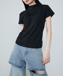 le ELMi（ルエルミ）の「Cupped petit high-neck tuck t-shirt / カップ付き プチハイネック タックデザインTシャツ（Tシャツ/カットソー・レディース）」