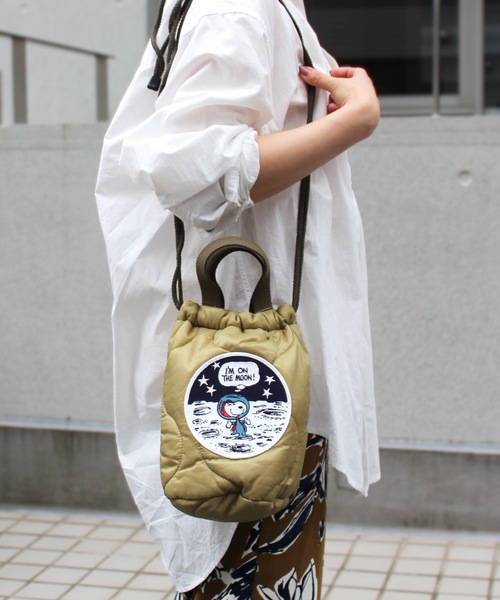 HOUSTON（ヒューストン）の「HOUSTON / PEANUTS EFFECT BAG（FLYING ACE/ASTRONATS） / 6886/6887（ショルダーバッグ・レディース・ブラック/ベージュ/ベージュ系その他/ブラック系その他・ONESIZE）」の4枚目の写真