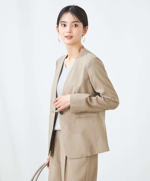 a.v.v（アーヴェヴェ）の「【洗える/イージーケア/UVカット/接触冷感/吸水速乾】サマーストレッチノーカラージャケット（ノーカラージャケット・レディース・ネイビー/ベージュ/ライトグレー・36/34/40/38/42）」の2枚目の写真