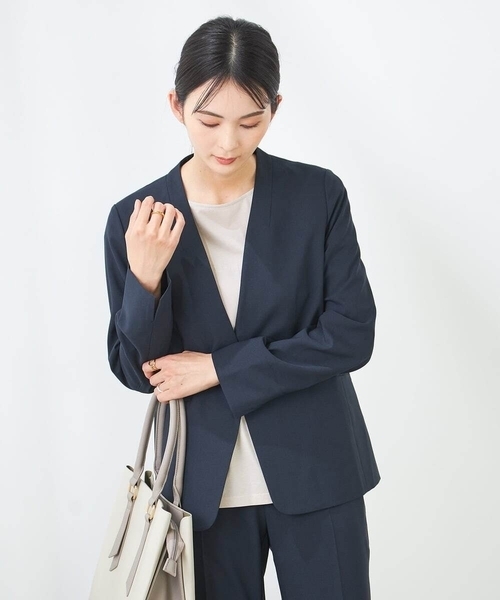 a.v.v（アーヴェヴェ）の「【洗える/イージーケア/UVカット/接触冷感/吸水速乾】サマーストレッチノーカラージャケット（ノーカラージャケット・レディース・ネイビー/ベージュ/ライトグレー・36/34/40/38/42）」の3枚目の写真