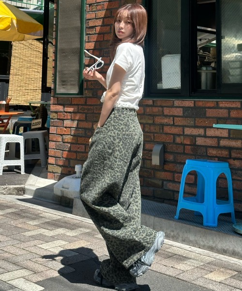 RAY CASSIN(レイカズン)の「【ウエスト調節可】サイド切替ワイドデニムパンツ(デニムパンツ・レディース・ブルー/スカイブルー/グリーン系その他2/ベージュ/ブラウン系その他2・FREE)」の9枚目の写真