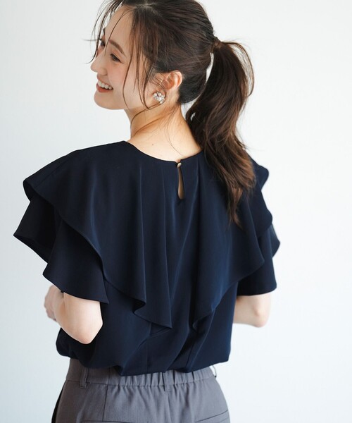 ANY SIS(エニィスィス)の「サラキレイ フリル ブラウス(シャツ/ブラウス・レディース・スカイブルー系/アイボリー系/ネイビー系・2)」の4枚目の写真