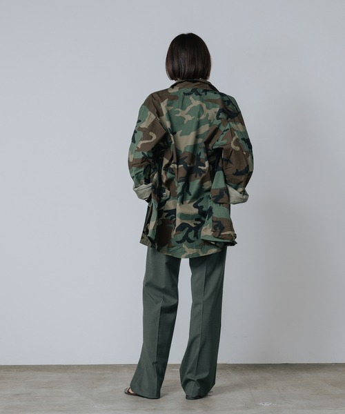 LE CIEL BLEU(ルシェルブルー)の「LE CIEL BLEU/ルシェルブルー Slim Flare Pant w/Sheer Detail スリムフレアパンツwシアーディテール(スラックス・レディース・ブラック/グレー/カーキ・34/36/38)」の20枚目の写真