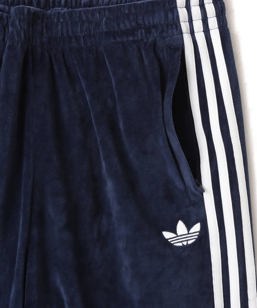 adidas(アディダス)の「adidas SST ADICOLOR VELOUR TRACK PANT / アディダス ベロア トラック パンツ(その他パンツ・メンズ・インディゴブルー・L/M/S/XL)」の3枚目の写真