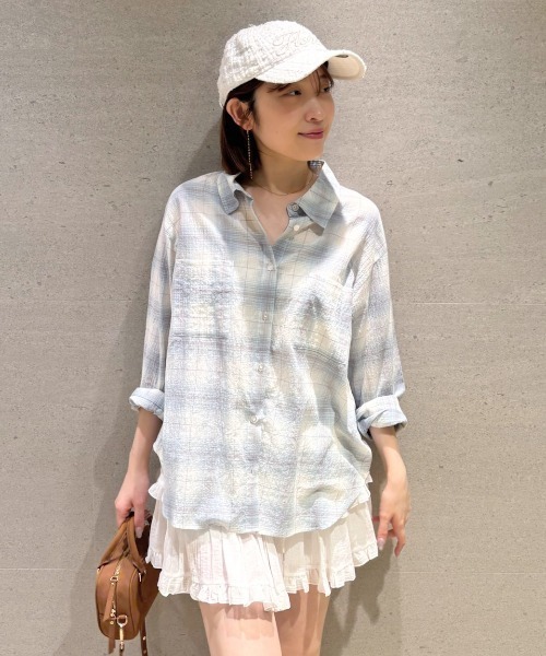 SNIDEL（スナイデル）の「シアープリーツシャツ（シャツ/ブラウス・レディース・ブラック/ライトブルー/ホワイト・F）」の3枚目の写真