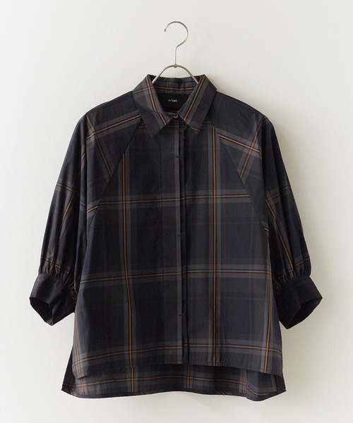 c/est(シーエ)の「c/est/シーエ Lydia ロングスリーブブラウス 秋物 秋服 2026年秋冬(シャツ/ブラウス・レディース・ブラック/キャメル・FREE)」の11枚目の写真