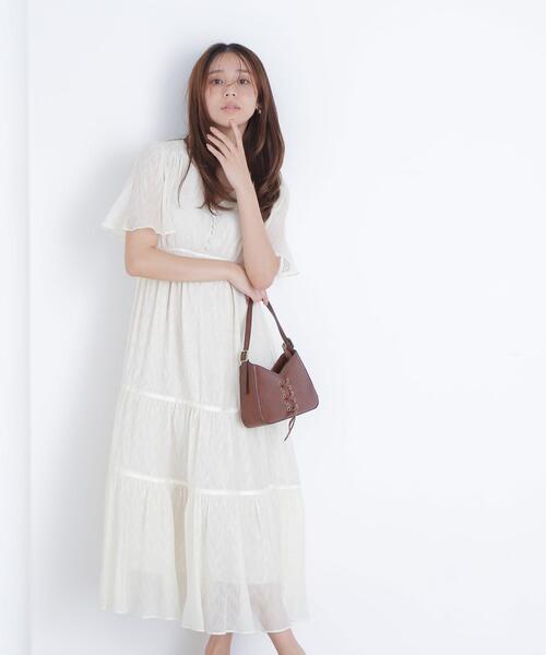 NATURAL BEAUTY BASIC(ナチュラルビューティーベーシック)の「◇Vネックプリーツワンピース(ワンピース・レディース・ダークブラウン/オフホワイト/オレンジ・P/S/MEDIUM)」の2枚目の写真