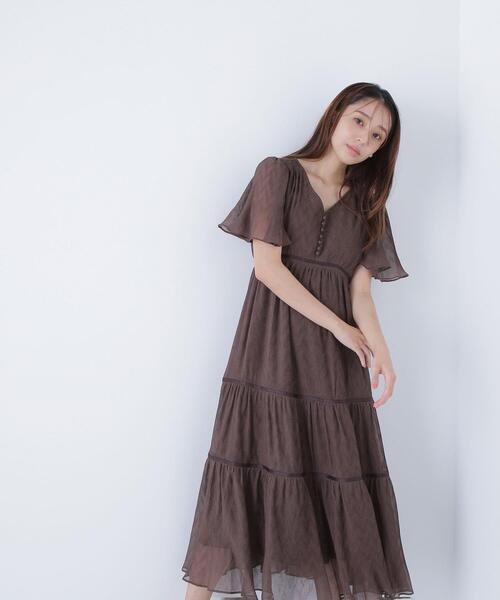 NATURAL BEAUTY BASIC(ナチュラルビューティーベーシック)の「◇Vネックプリーツワンピース(ワンピース・レディース・ダークブラウン/オフホワイト/オレンジ・P/S/MEDIUM)」の8枚目の写真