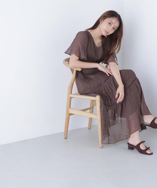 NATURAL BEAUTY BASIC(ナチュラルビューティーベーシック)の「◇Vネックプリーツワンピース(ワンピース・レディース・ダークブラウン/オフホワイト/オレンジ・P/S/MEDIUM)」の9枚目の写真